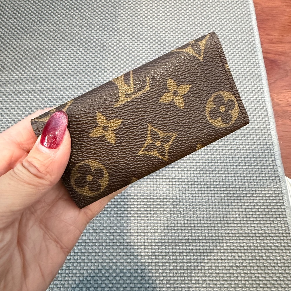 Louis Vuitton 4 Key Ring Holder - Picture 3 of 10